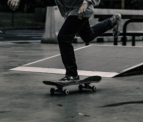 开云体育app_狼队主场力克伯恩利，拉森布埃诺闪耀，沃克杜布拉夫卡难救主