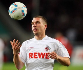 kaiyun_欧冠烽火再燃，姆巴佩领衔本轮最佳候选，新星老将共谱绿茵华章